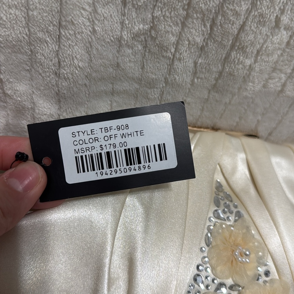 Badgley Mischka Elegant Off White Satin Clutch Floral Embellished Evening Bag - Picture 15 of 15